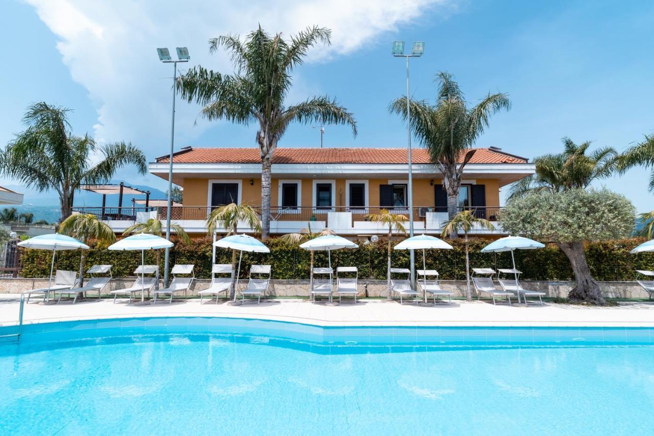 Le Ville Della Contea -Vacation Rentals Mascali Exterior foto
